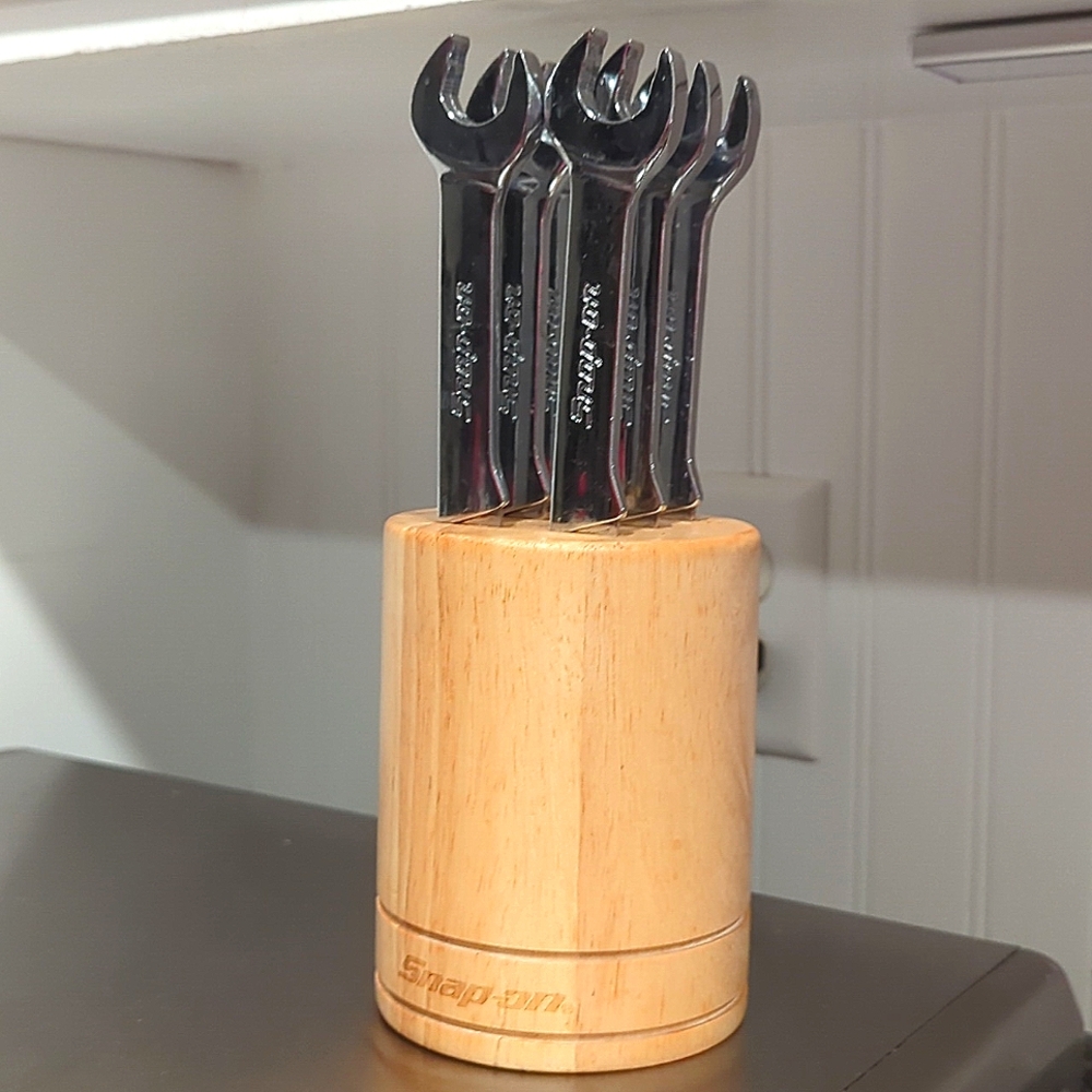 Snap-on wrench steak knife set, used condition. Only used a couple times.